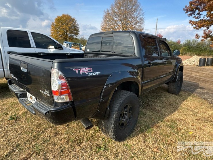 2010-toyota-tacoma-image-4