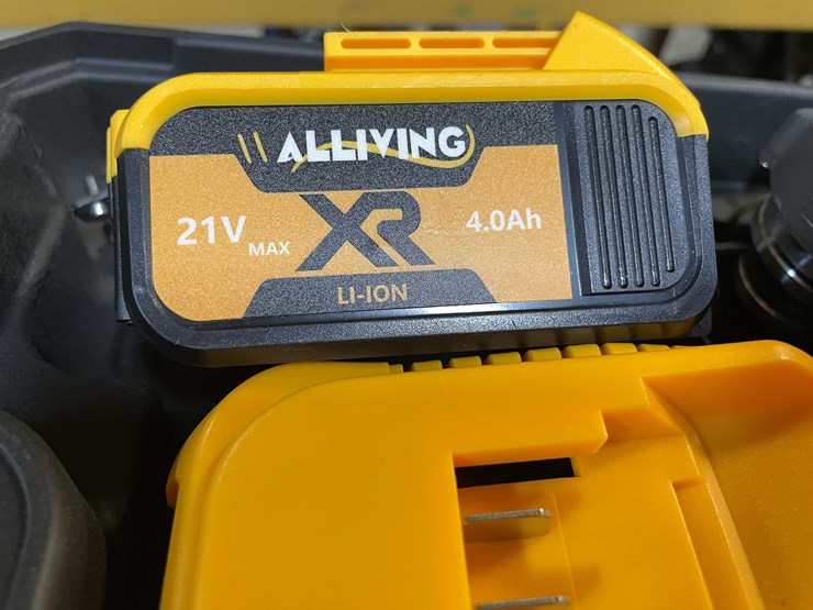 #8672-•-dewalt-style-cut-off-tool-kit-with-batteries-and-case-(pr11)-image-4