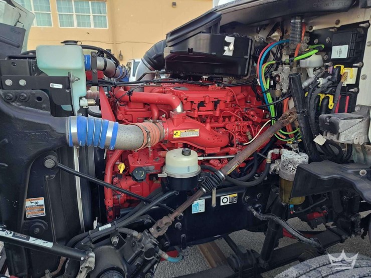 2015-peterbilt-567-image-8