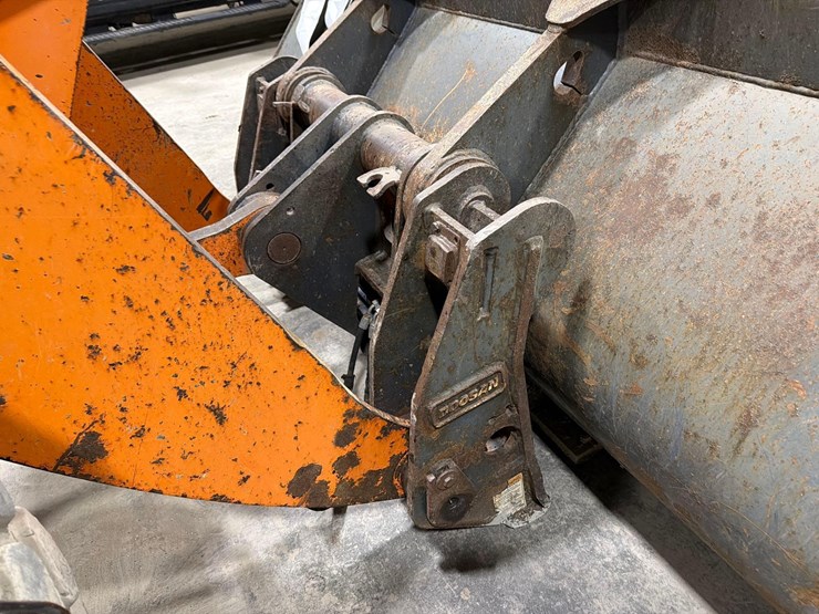 2015-doosan-dl200-3-image-3