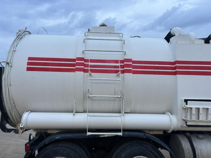 #1432-•-1992-volvo-(white-gmc)-vac-truck-image-37