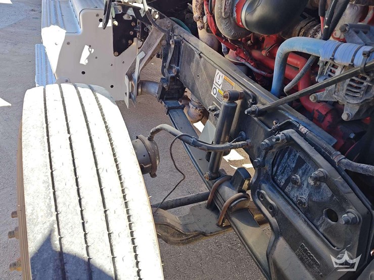 2016-peterbilt-389-image-24