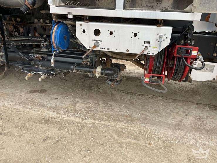 2010-international-7600-image-24