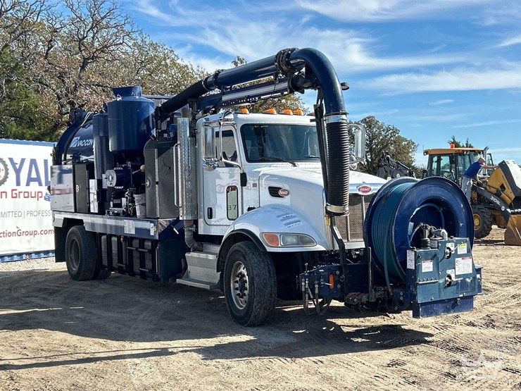2015-peterbilt-348-image-2