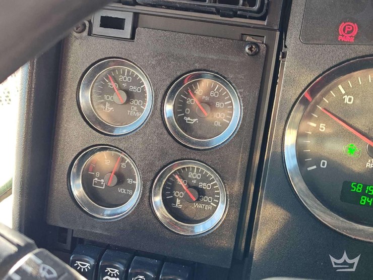 2011-kenworth-t800-image-34