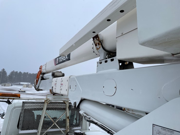 #236-•-2015-international-bucket-truck-(has-wi-title)(mosinee,-wi)-image-36