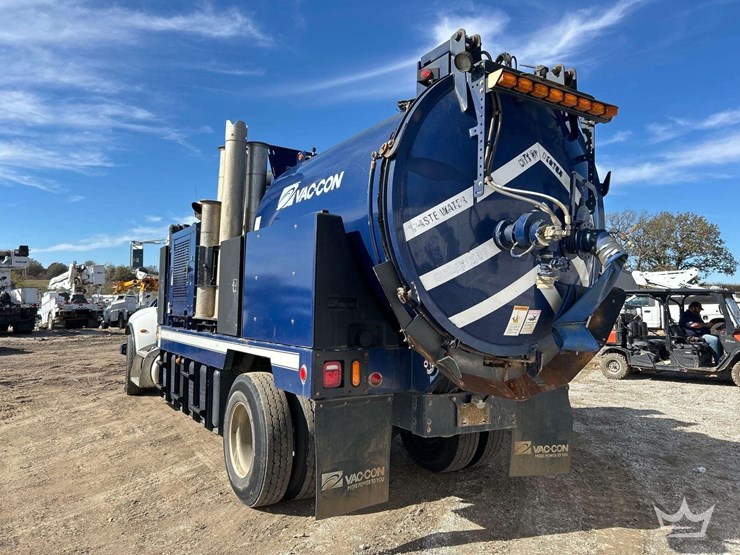 2015-peterbilt-348-image-3