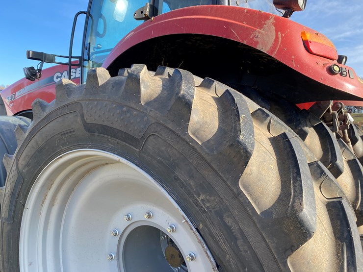 2014-case-ih-340-image-34