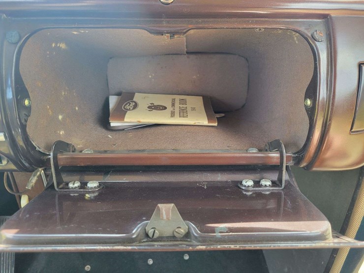 1940-ford-sedan-image-58