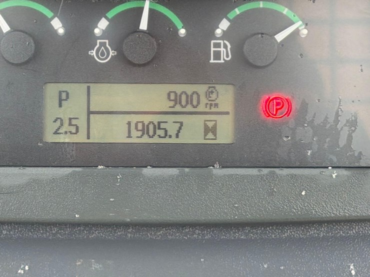 2022-deere-450k-image-24