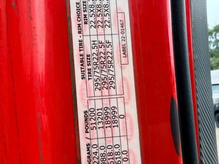 2014-peterbilt-587-image-3