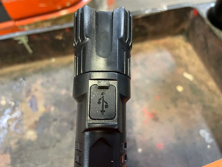 #8681-•-(2)-tactical-led-flashlights-(pr12)-image-4