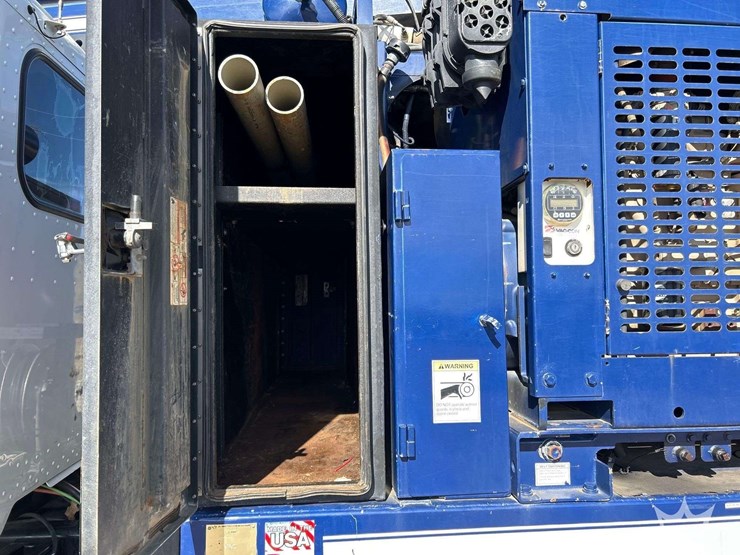 2015-peterbilt-348-image-17