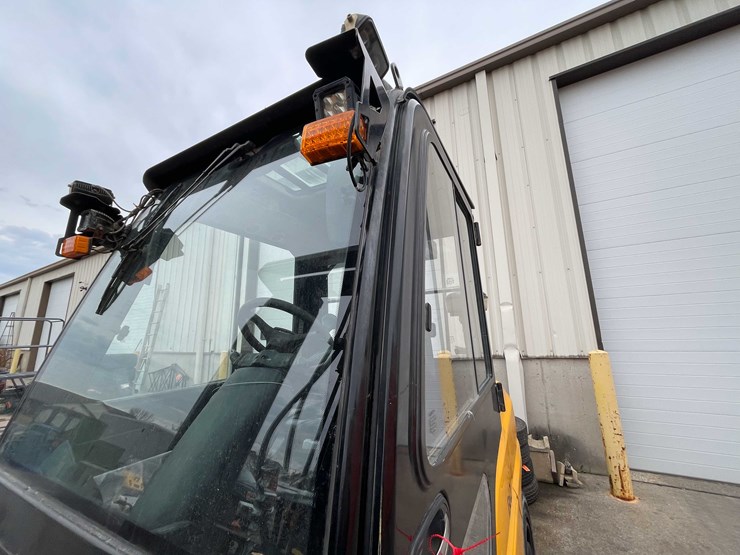 #1395-•-hyundai-10,000lb-pneumatic-diesel-forklift-(04)-image-16