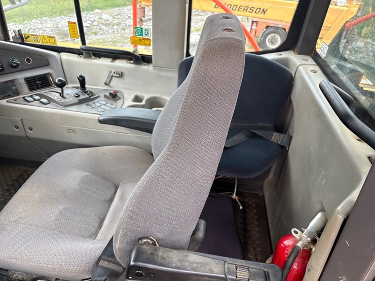 2017-volvo-a25g-image-18