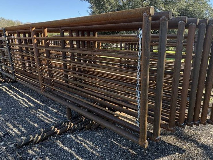 #44-•-freestanding-panels-24'-w/-12'-gate-image-1