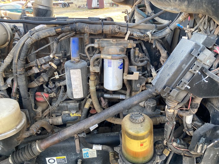 #1012-•-2013-peterbilt-tandem-axle-day-cab-semi-(has-wi-title)-(colfax,-wi)-image-43