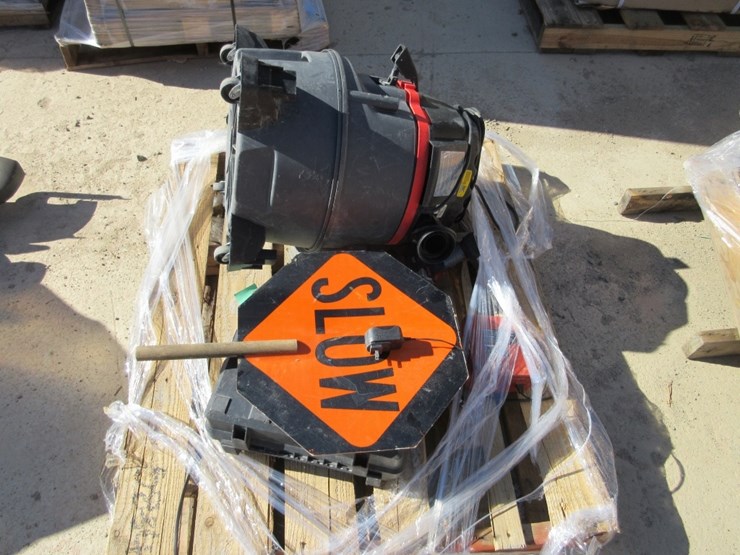 lot-of-shop-vacuum,-drill-&-misc-items-image-2