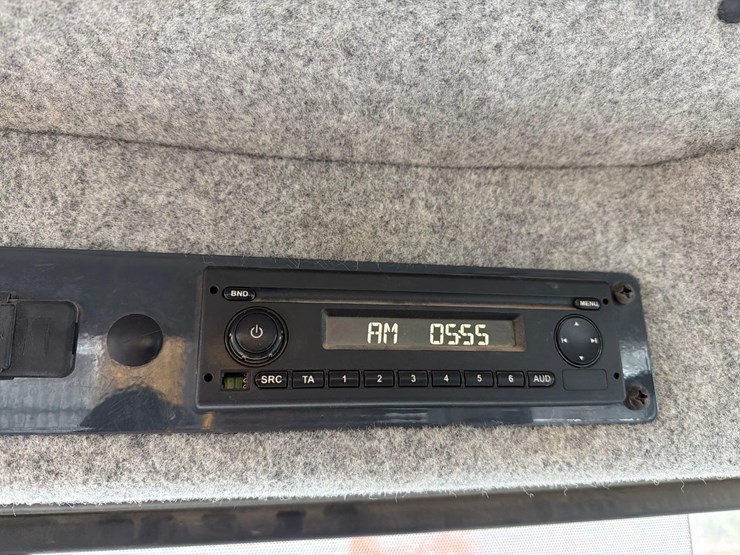 2020-deere-260e-image-20