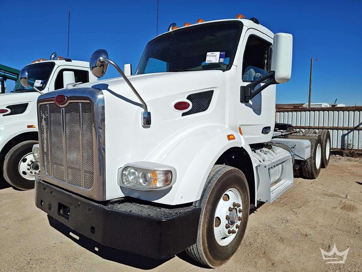 2015-peterbilt-389-image-1