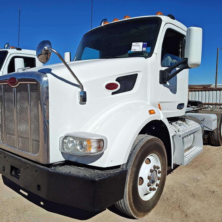 2015 PETERBILT 389