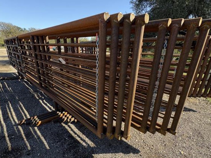 #40-•-freestanding-panels-24'-w/-12'-gate-image-1