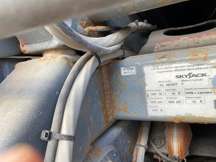 2016-skyjack-sj6832rt-image-18