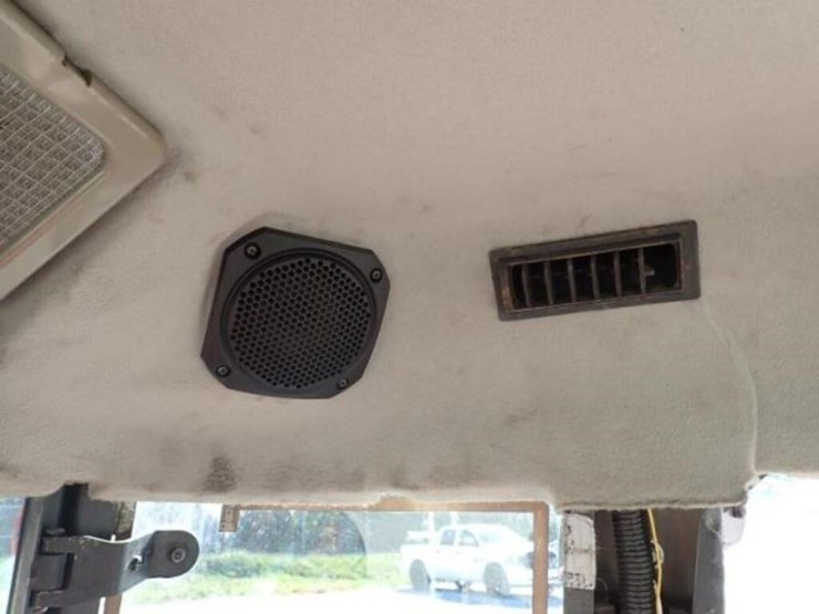 2011-kubota-m7040d-image-27