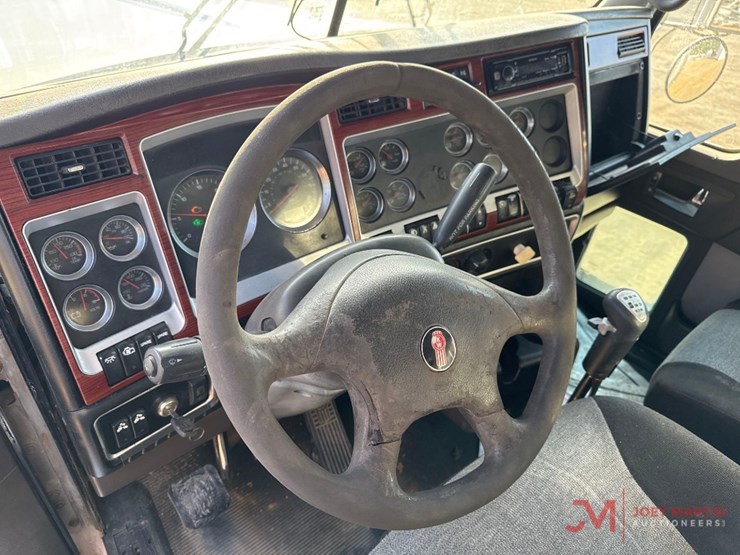 2007-kenworth-w900-image-18