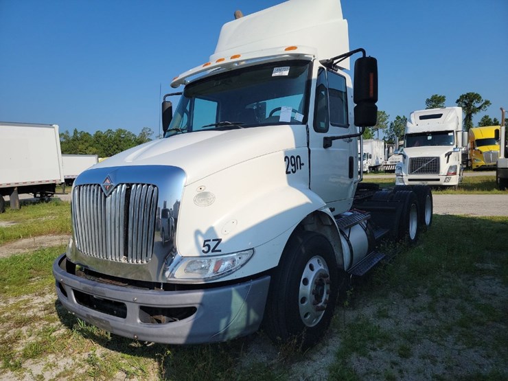 2009-international-8600-image-1