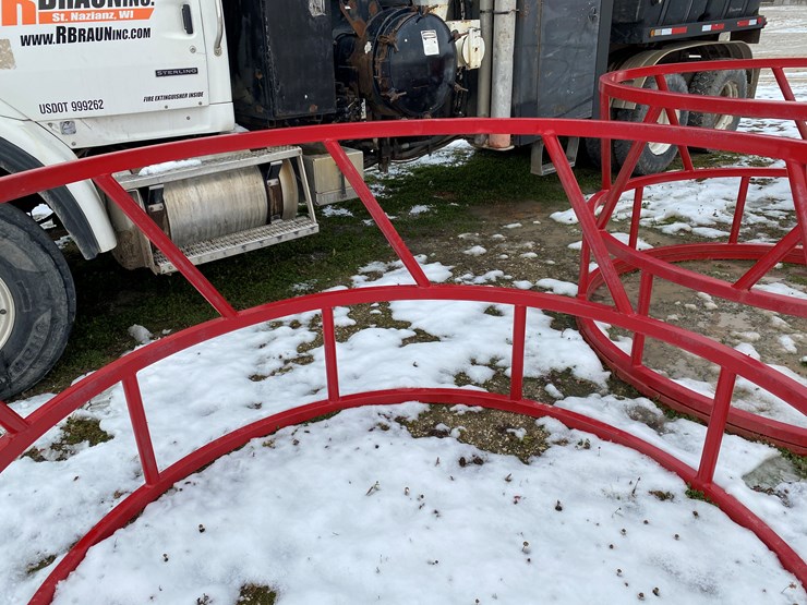 #8446-•-new-steel-hay-feeder-ring-(st.-nazianz,-wi)-image-7