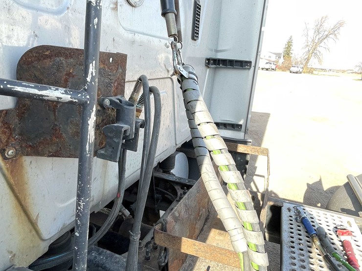 #200-•-2016-international-semi-tractor-(title-in-delay)-(denmark,-wi)-image-22