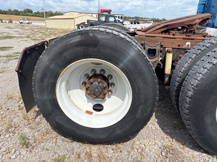 1994-international-9400-eagle-image-11