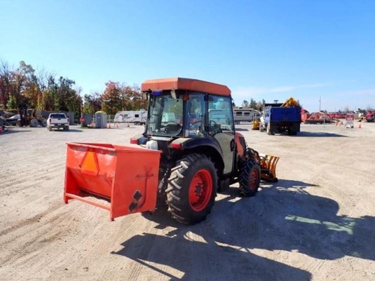 2011-kubota-m7040d-image-4