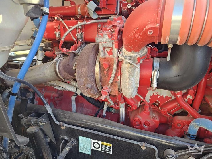 2015-peterbilt-567-image-27