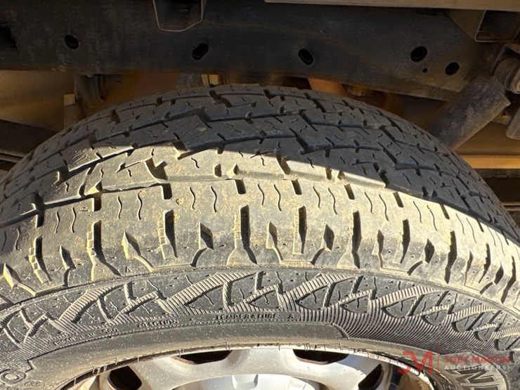 2014-ford-f150-xl-image-10