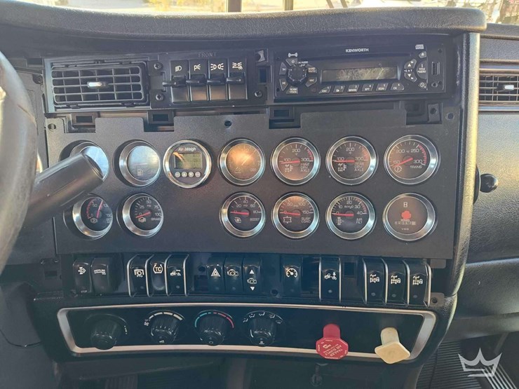 2011-kenworth-t800-image-33