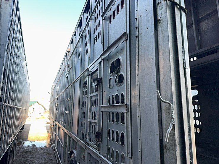 1993-wilson-livestock-trailer-image-9