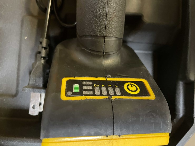 #8672-•-dewalt-style-cut-off-tool-kit-with-batteries-and-case-(pr11)-image-5