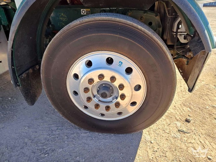 2014-peterbilt-388-image-55