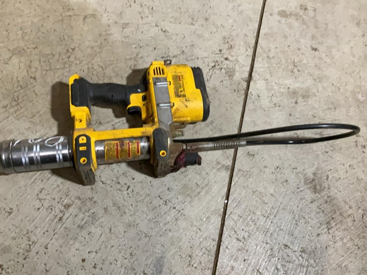 #100-•-dewalt-grease-gun-image-6