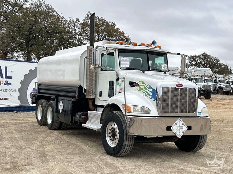 2013-peterbilt-348-image-2