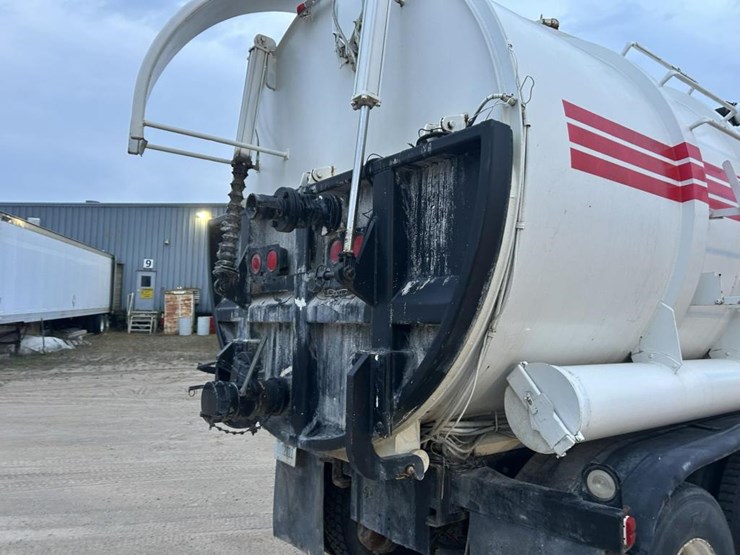 #1432-•-1992-volvo-(white-gmc)-vac-truck-image-25