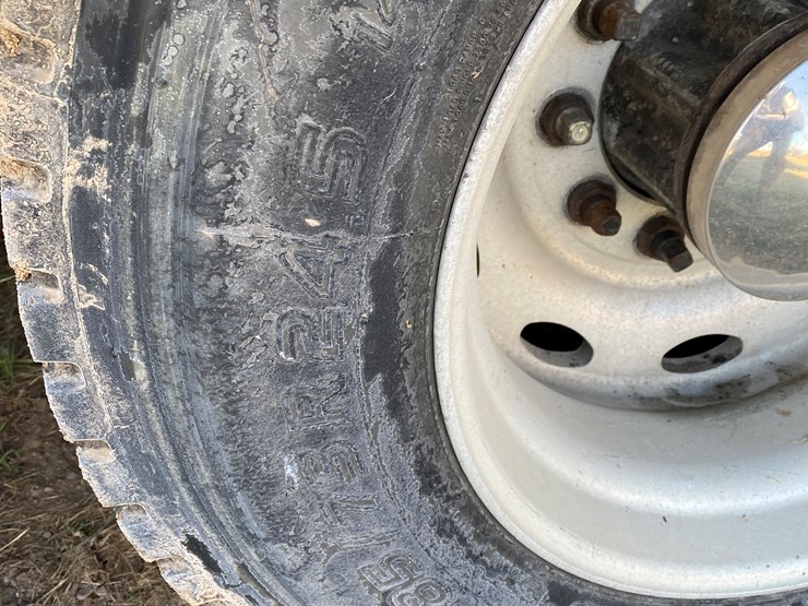 #1010-•-1984-peterbilt-sleeper-cab-semi-(has-wi-title)-(colfax,-wi)-image-26