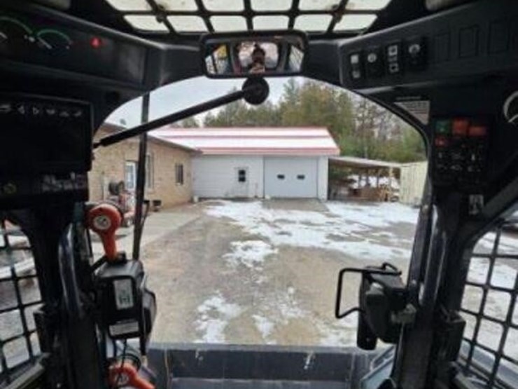 2020-deere-330g-image-14