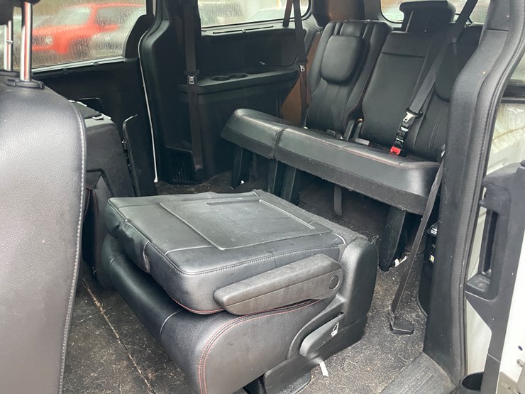 2017-dodge-grand-caravan-gt-image-40