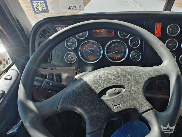 2014-peterbilt-388-image-18