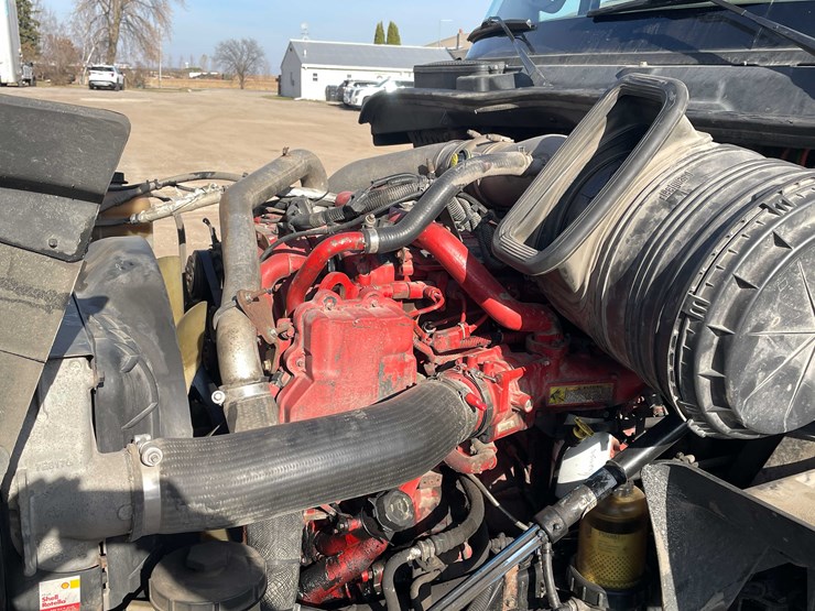 #200-•-2016-international-semi-tractor-(title-in-delay)-(denmark,-wi)-image-71