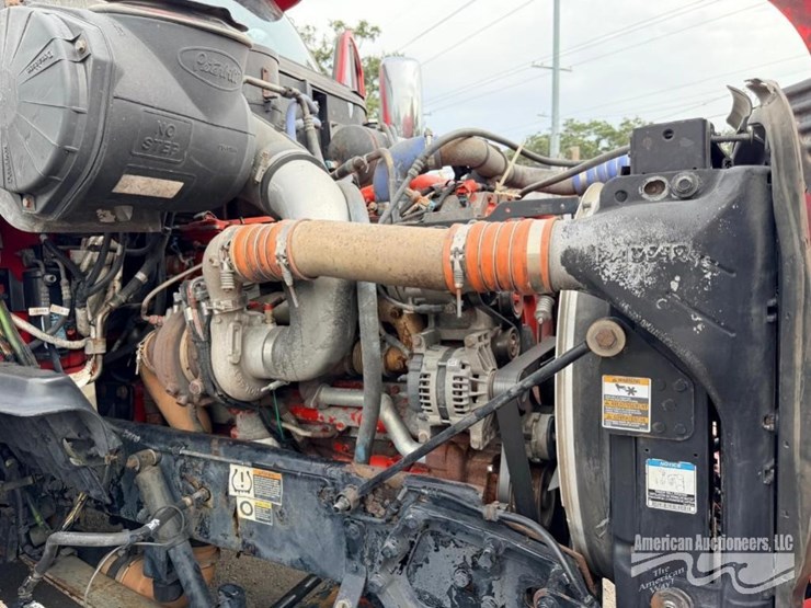 2014-peterbilt-587-image-17