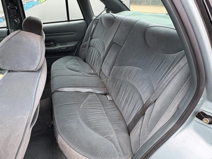1995-ford-crown-victoria-lx-car-image-11